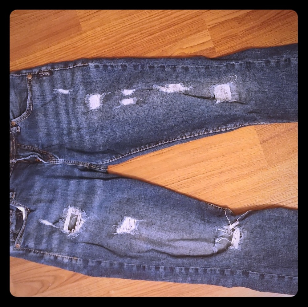 Silver Jeans Boyfriend Destroyed